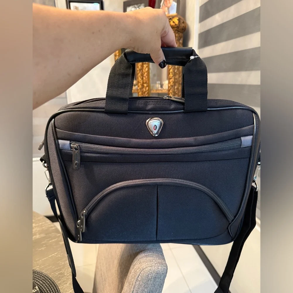 California Pak Black shoulder bag.